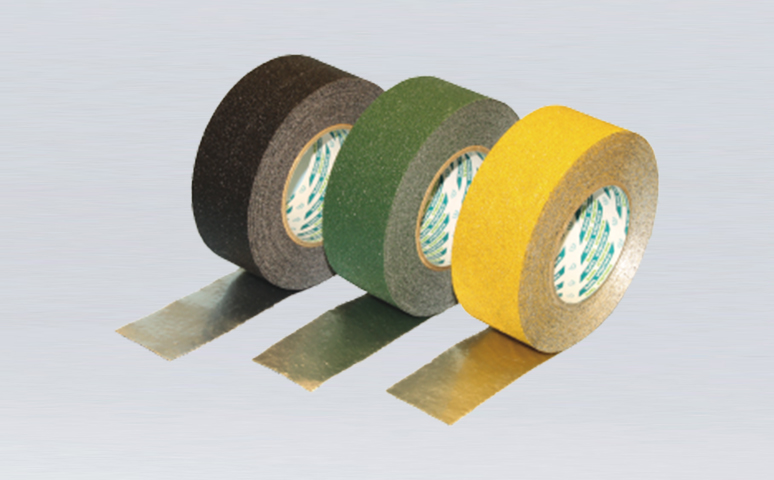 日本菊水樓梯臺(tái)階用鋁箔防滑膠帶,有黑綠黃三色,鋁箔基材涂覆防滑砂面,用于室內(nèi)外臺(tái)階,公共場(chǎng)所地面,浴室地面防滑